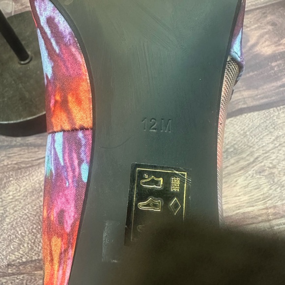 Size 12 J. Renee Colorful Patterned Women's Heels - Picture 6 of 7